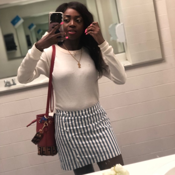 Meet your Posher, Faith - Picture 3 of 4